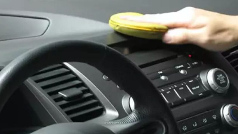 Cuidando dos Detalhes: Como Manter os Plásticos Internos do Carro Limpos e Bem Conservados